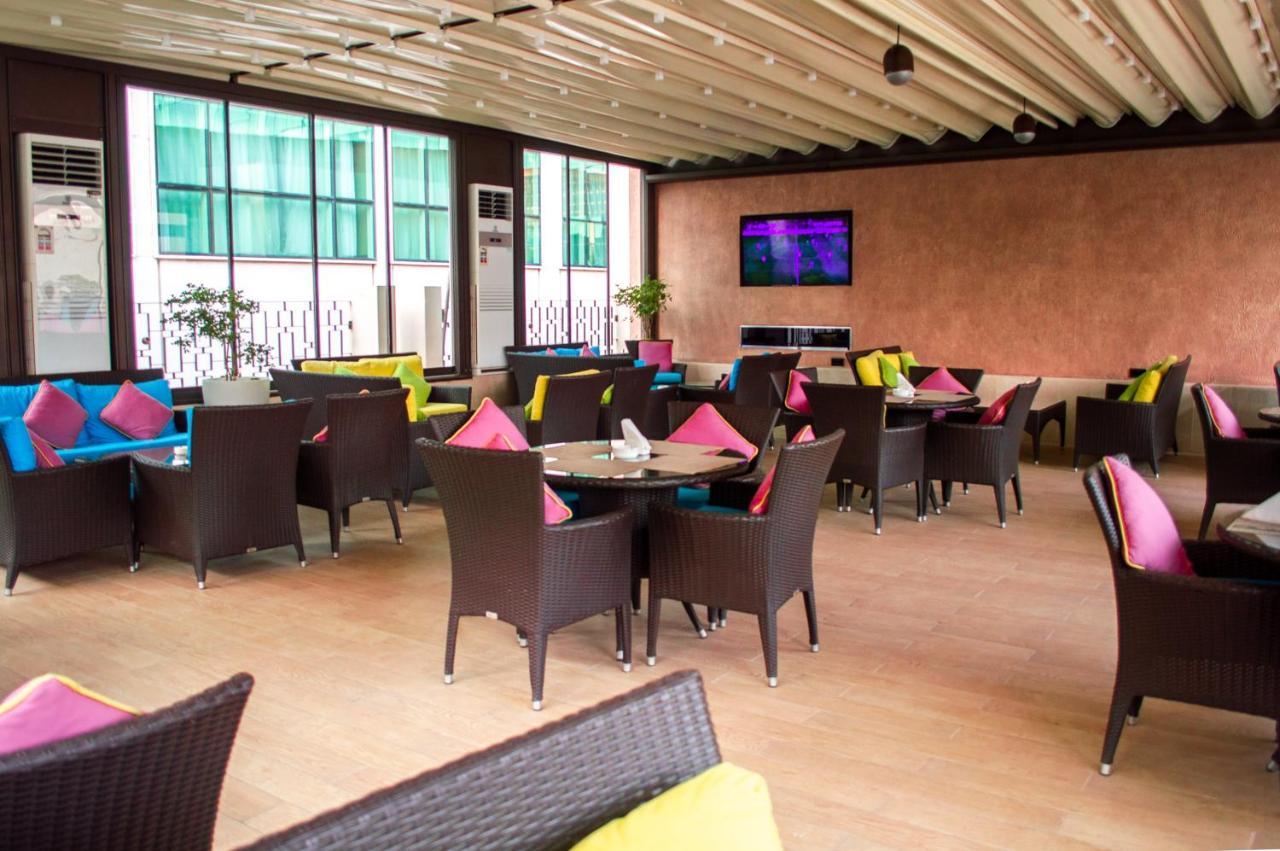 Crowne Plaza Jeddah By Ihg Hotell Eksteriør bilde The Sky Bar