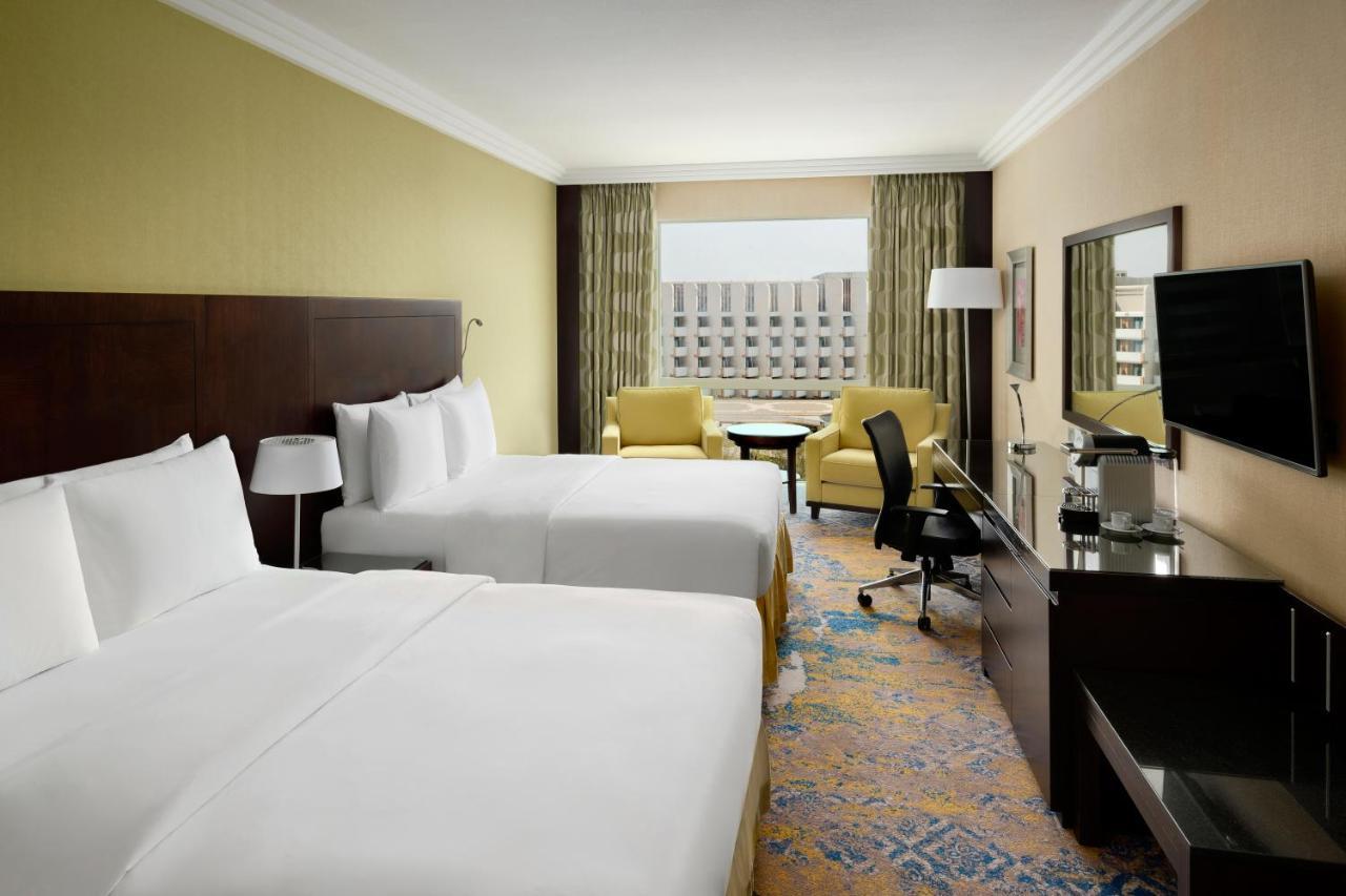Crowne Plaza Jeddah By Ihg Hotell Eksteriør bilde A typical guest room at the hotel