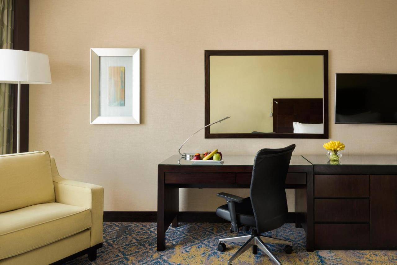 Crowne Plaza Jeddah By Ihg Hotell Eksteriør bilde A room at the hotel