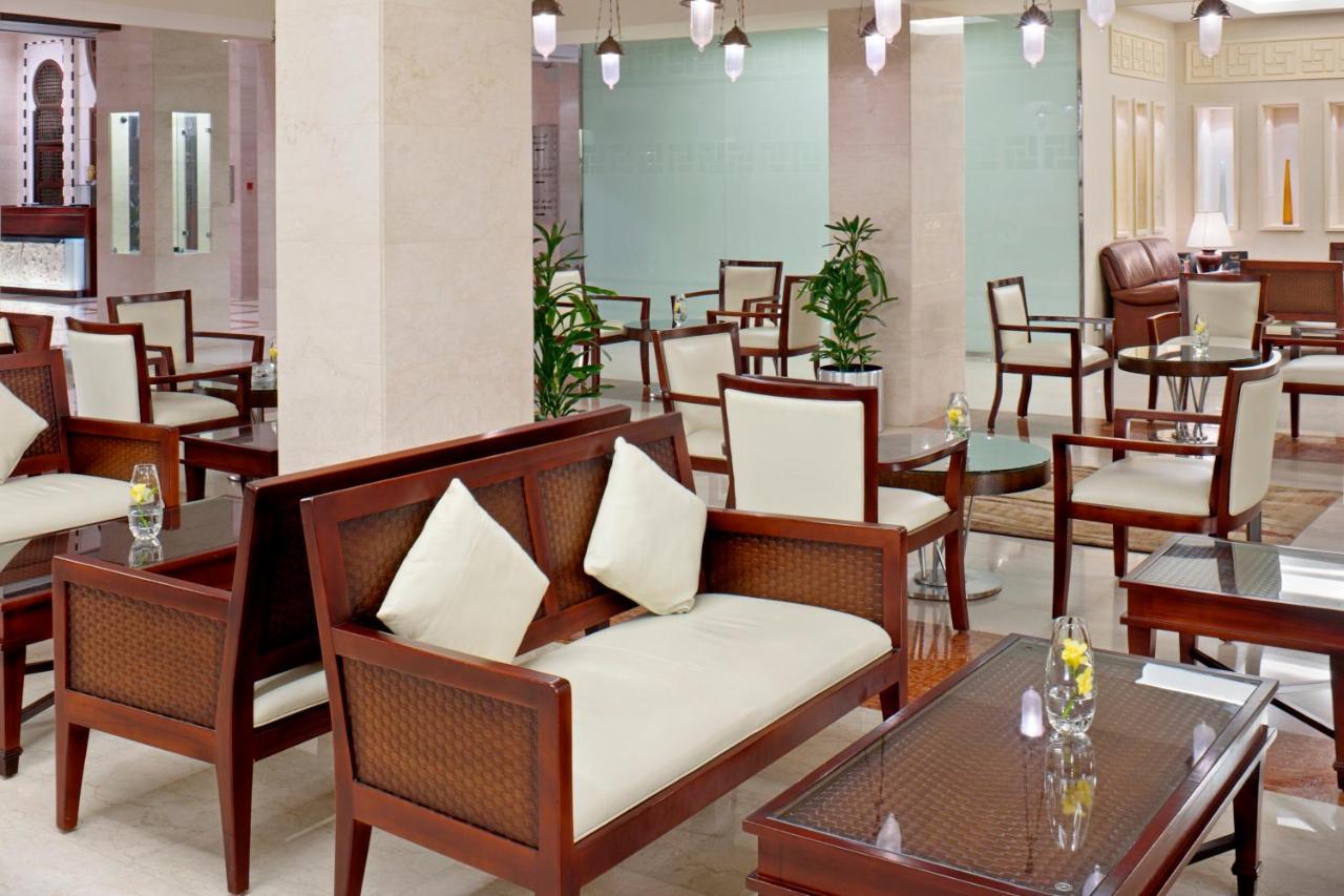 Crowne Plaza Jeddah By Ihg Hotell Eksteriør bilde The lounge at the airport