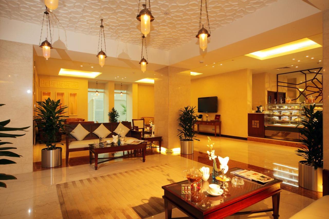 Crowne Plaza Jeddah By Ihg Hotell Eksteriør bilde The lobby of the hotel