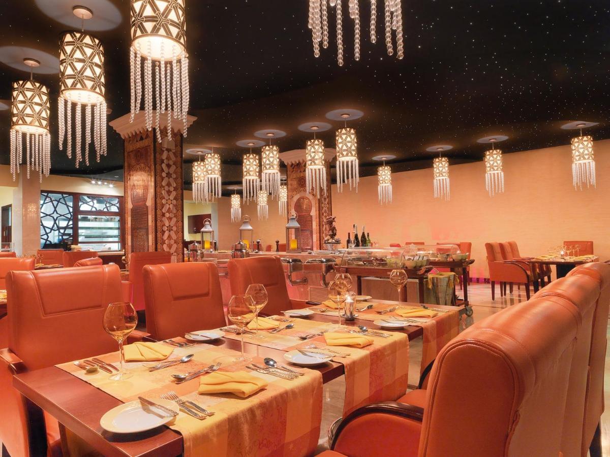 Crowne Plaza Jeddah By Ihg Hotell Eksteriør bilde The restaurant