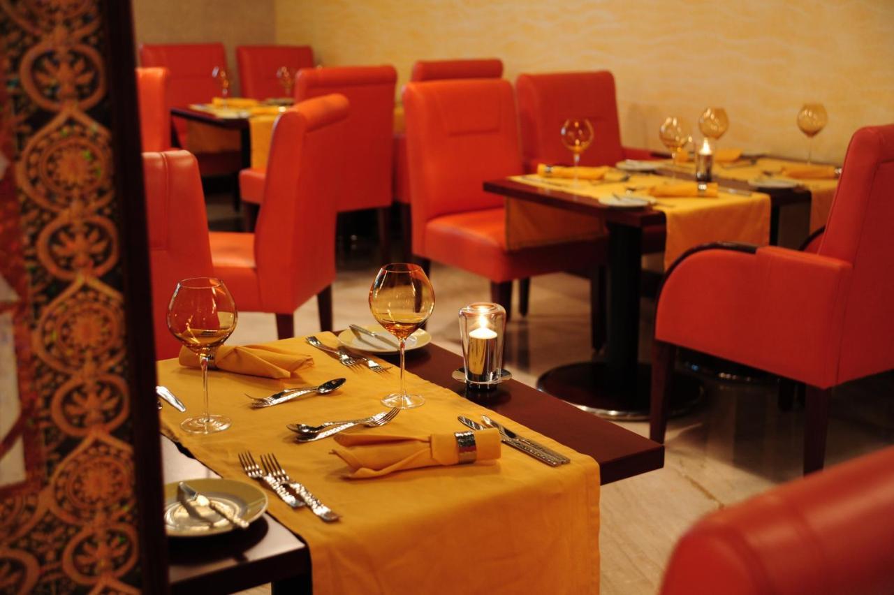 Crowne Plaza Jeddah By Ihg Hotell Eksteriør bilde Restaurant interior