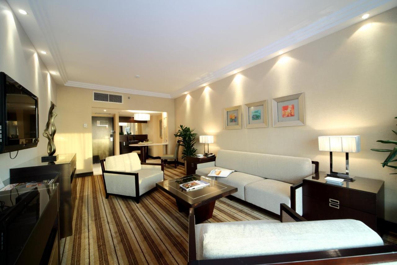 Crowne Plaza Jeddah By Ihg Hotell Eksteriør bilde A suite at the hotel