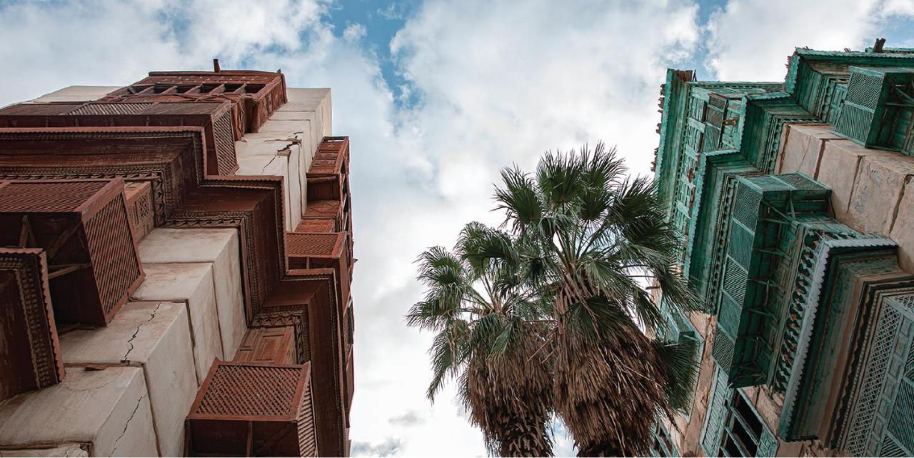 Crowne Plaza Jeddah By Ihg Hotell Eksteriør bilde The "green" and "red" buildings