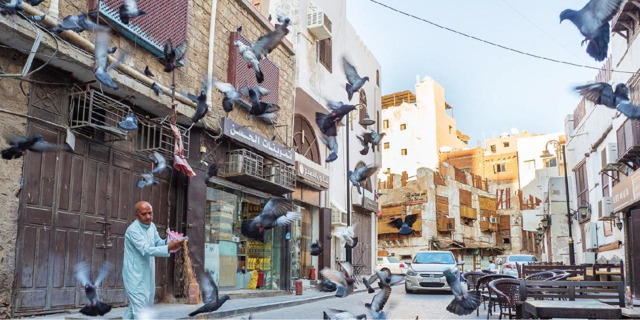 Crowne Plaza Jeddah By Ihg Hotell Eksteriør bilde The pigeon post in Cairo