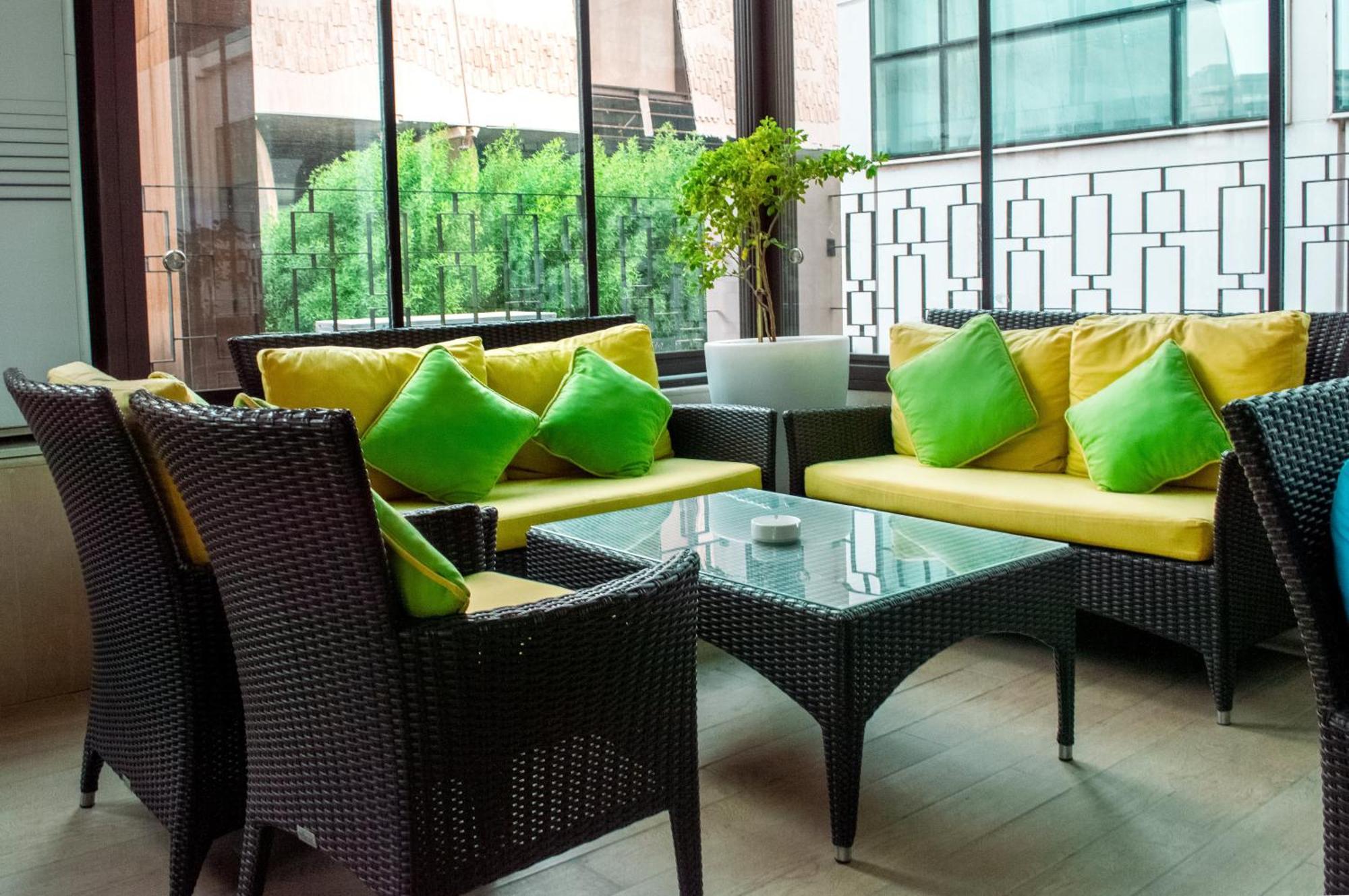 Crowne Plaza Jeddah By Ihg Hotell Eksteriør bilde Wicker furniture