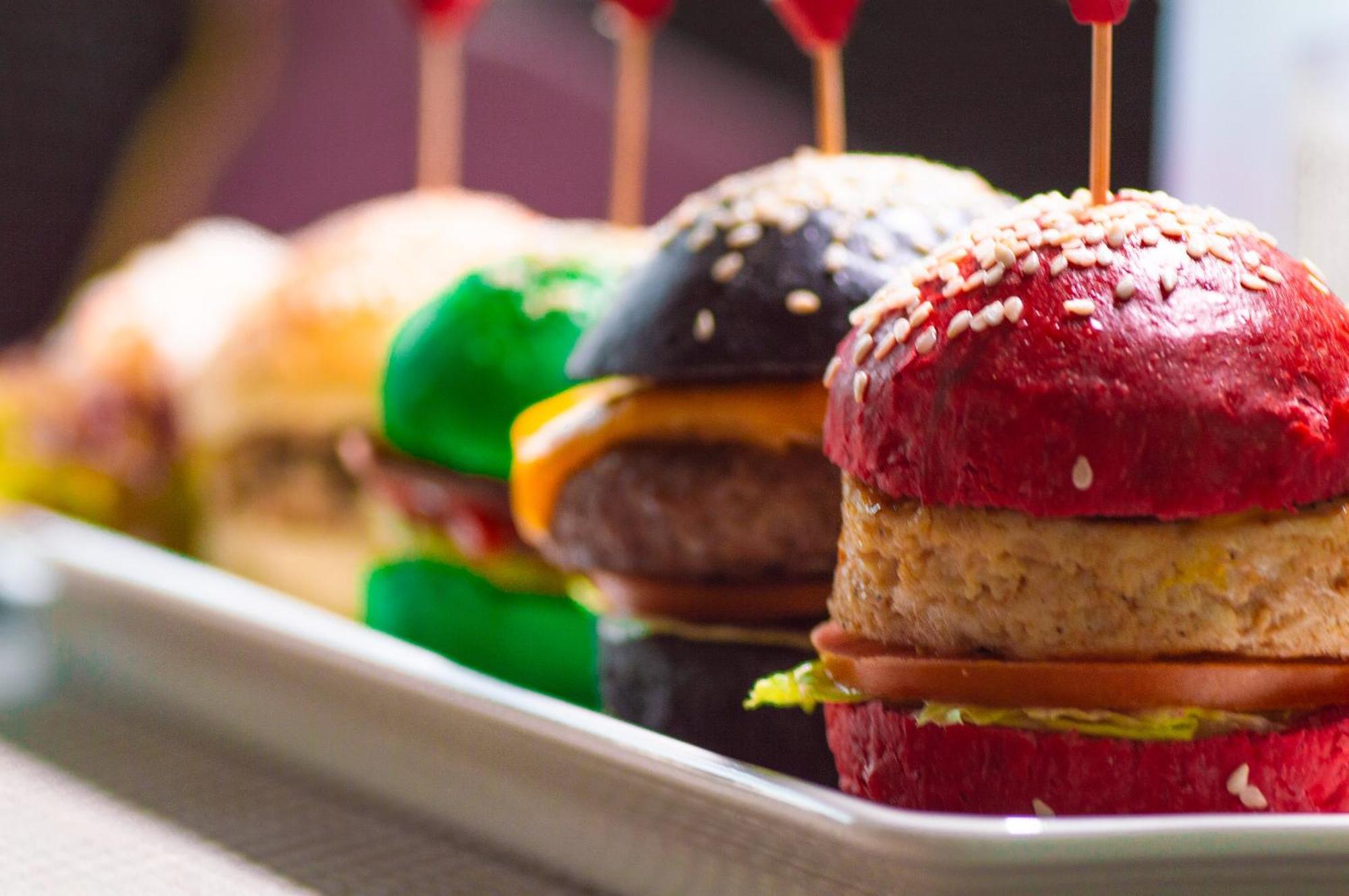 Crowne Plaza Jeddah By Ihg Hotell Eksteriør bilde A selection of sliders